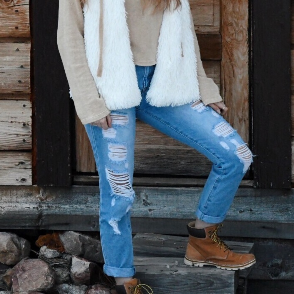 High waisted ripped jeans